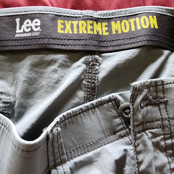 Lee Extreme Motion Shorts, Size 52 - Picture 3 of 7